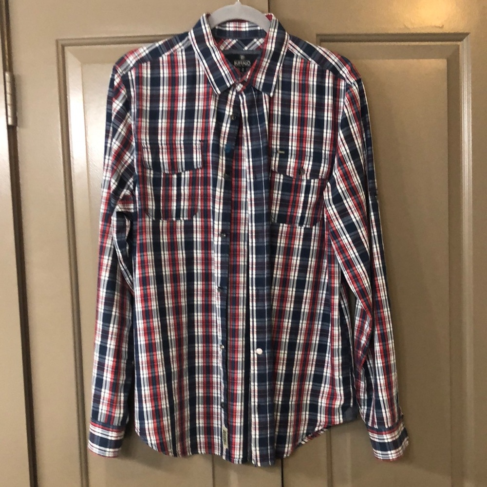 Shirt is practically new! Very nice casual shirt